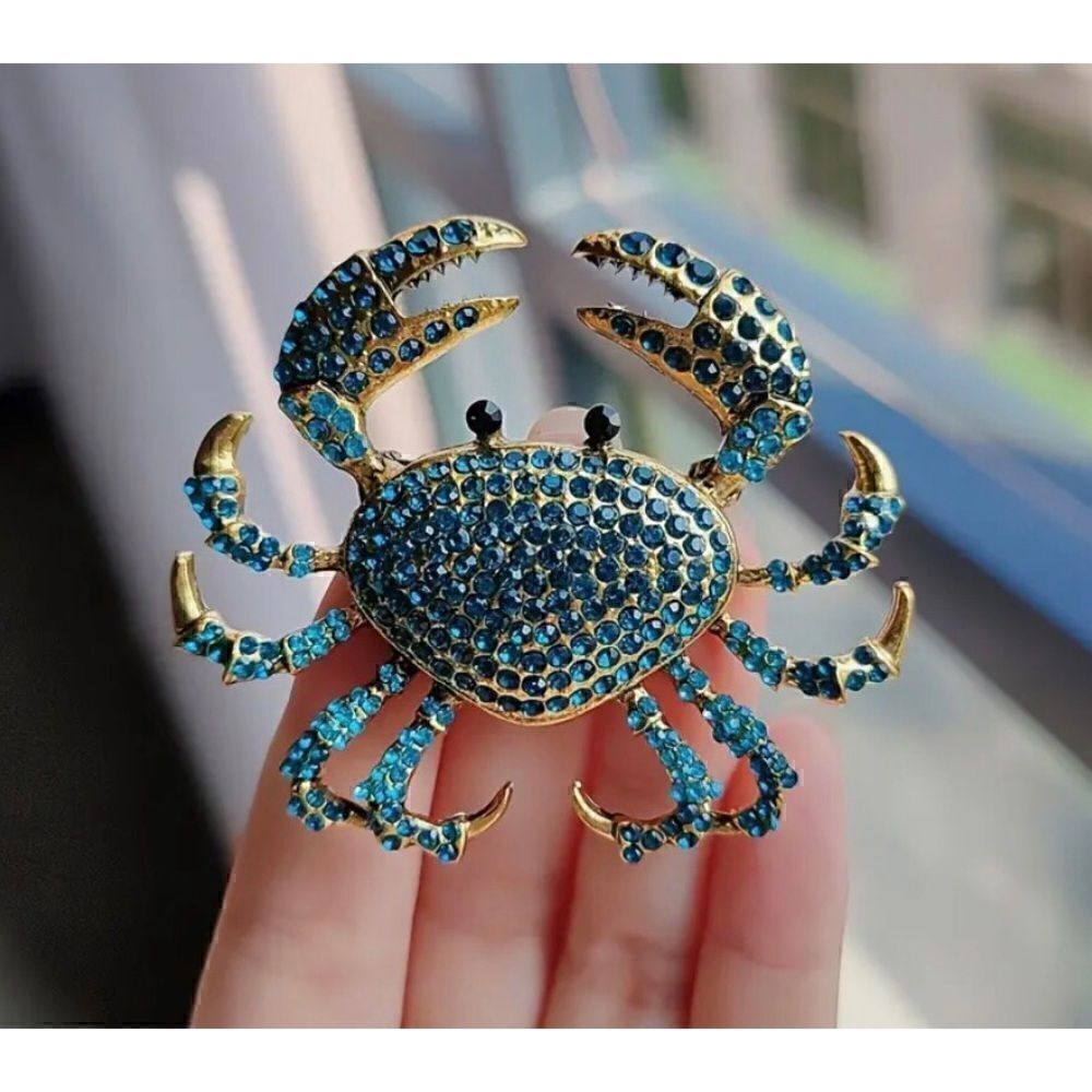 🩵 NEW stunning crystal blue crab brooch 🩵